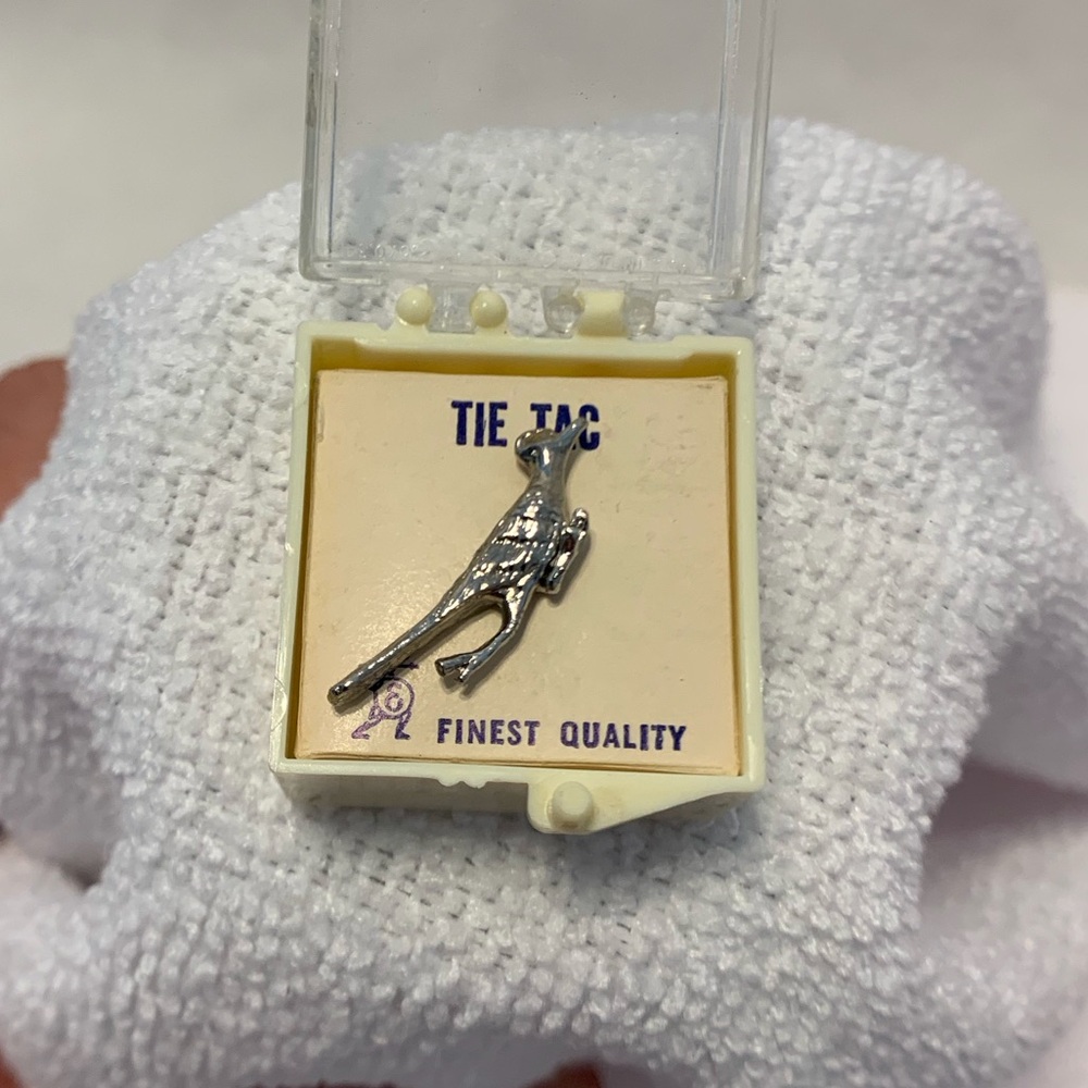 Roadrunner Tie Tack pin